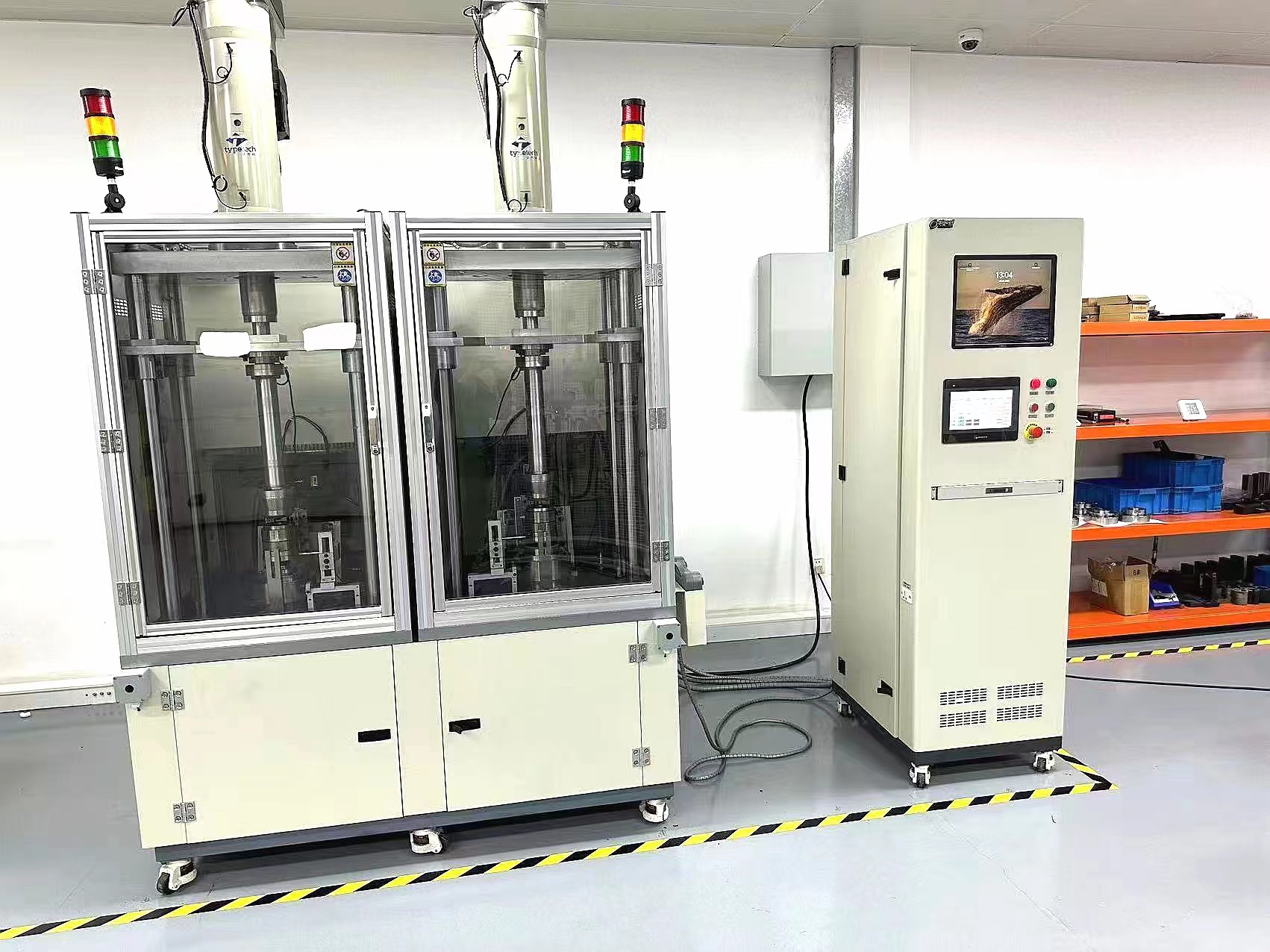 双工位悬挂轴承性能测试及耐久试验台架